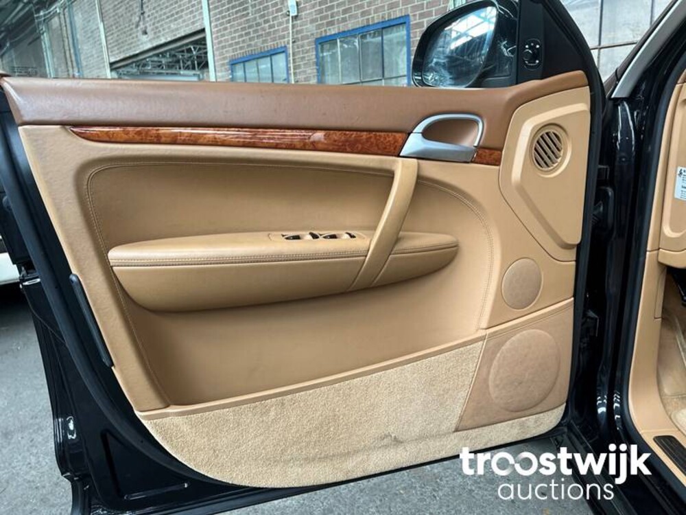 Porsche Cayenne Turbo 4.5 V8 450hp 2006 -Youngtimer-