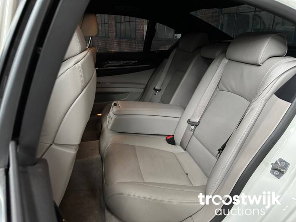 BMW 750i M-Sport E65 4.8 407hp 2009