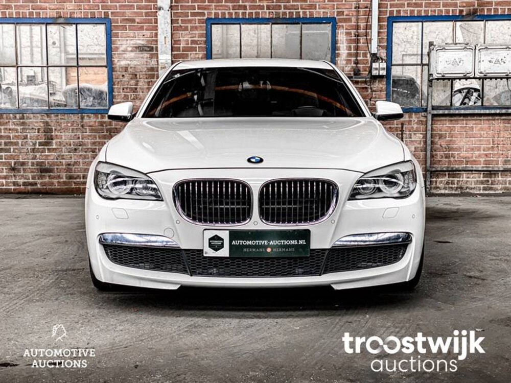 BMW 750i M-Sport E65 4.8 407hp 2009