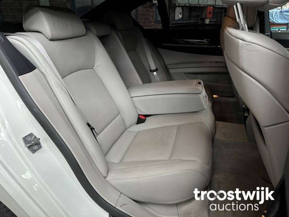 BMW 750i M-Sport E65 4.8 407hp 2009