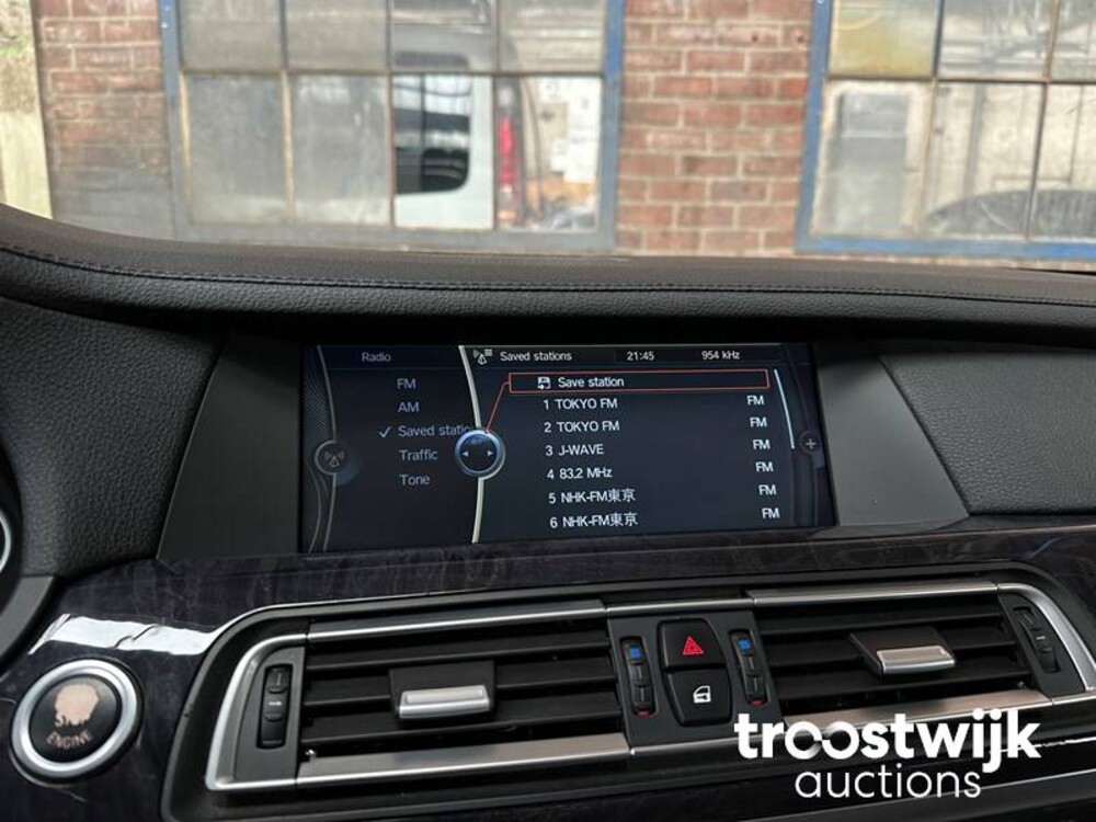 BMW 750i M-Sport E65 4.8 407hp 2009