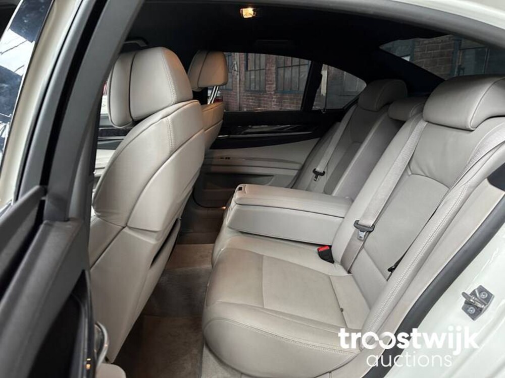 BMW 750i M-Sport E65 4.8 407hp 2009