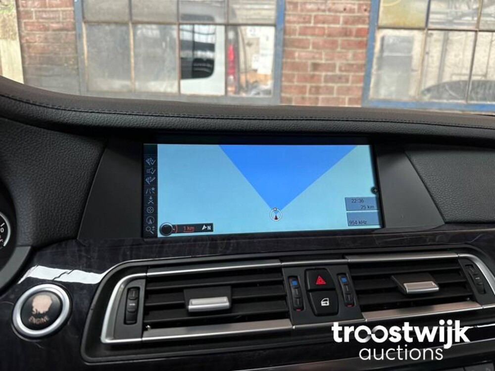 BMW 750i M-Sport E65 4.8 407hp 2009