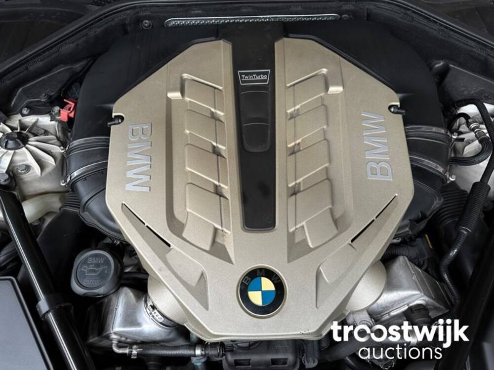 BMW 750i M-Sport E65 4.8 407hp 2009