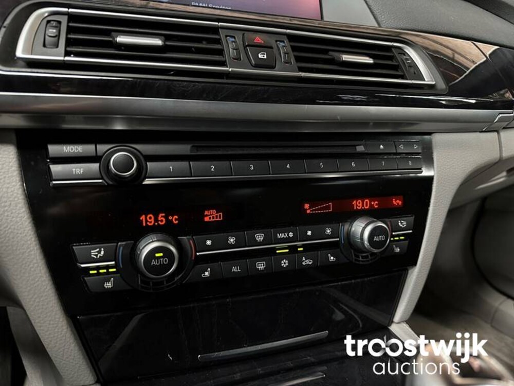 BMW 750i M-Sport E65 4.8 407hp 2009