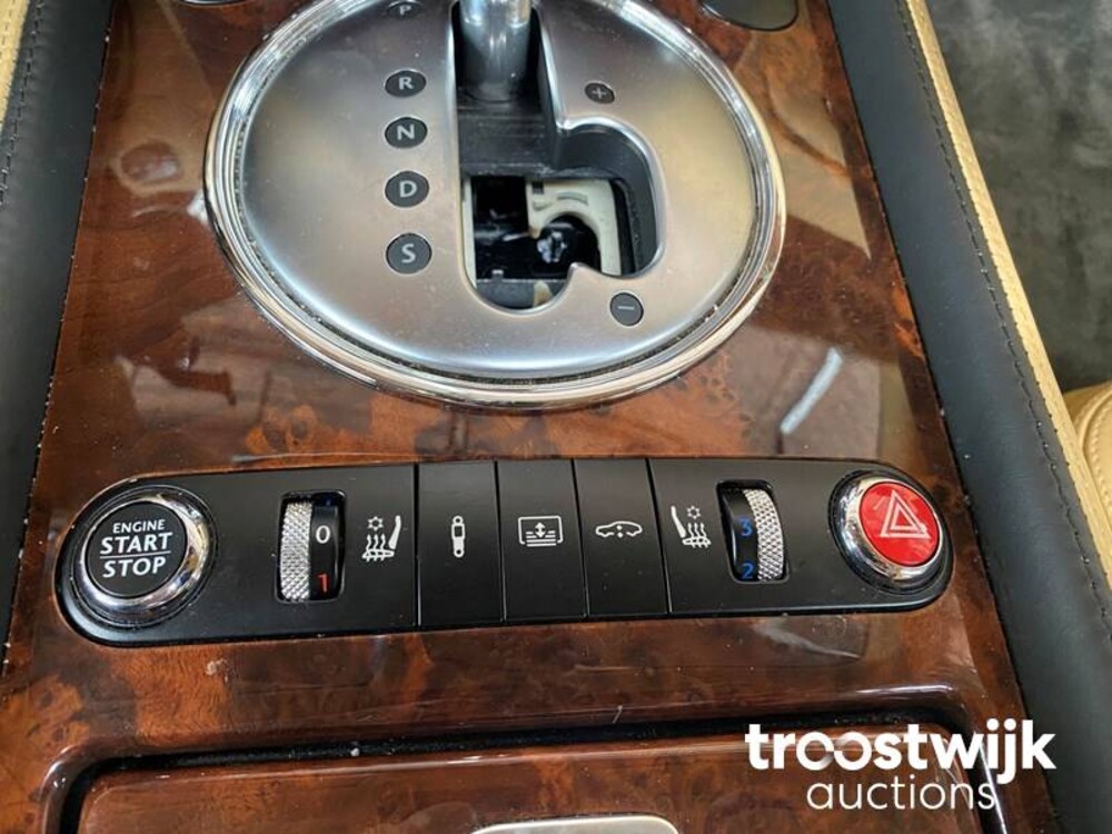 Bentley Continental Flying Spur 6.0 W12 560pk 2006 -Youngtimer-