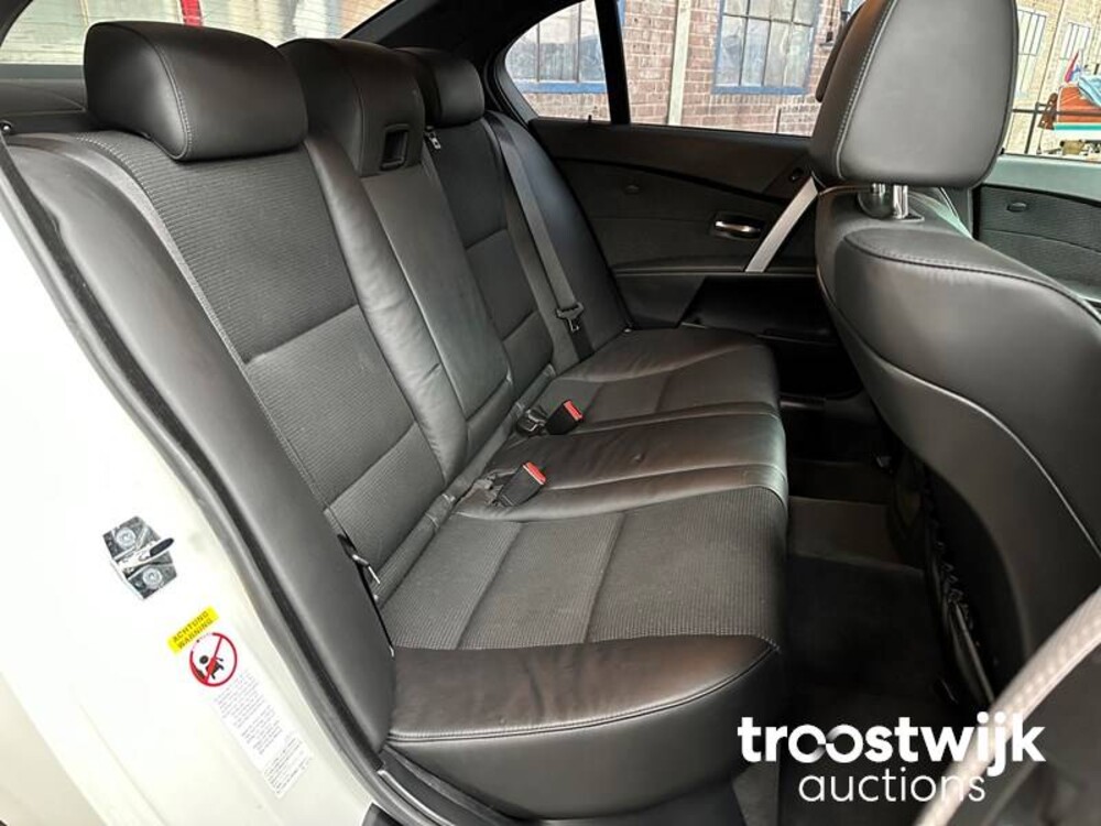 BMW 530i M-sport E60 High Executive  231hp 2005 -Youngtimer-