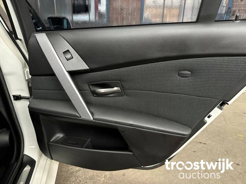 BMW 530i M-sport E60 High Executive  231hp 2005 -Youngtimer-