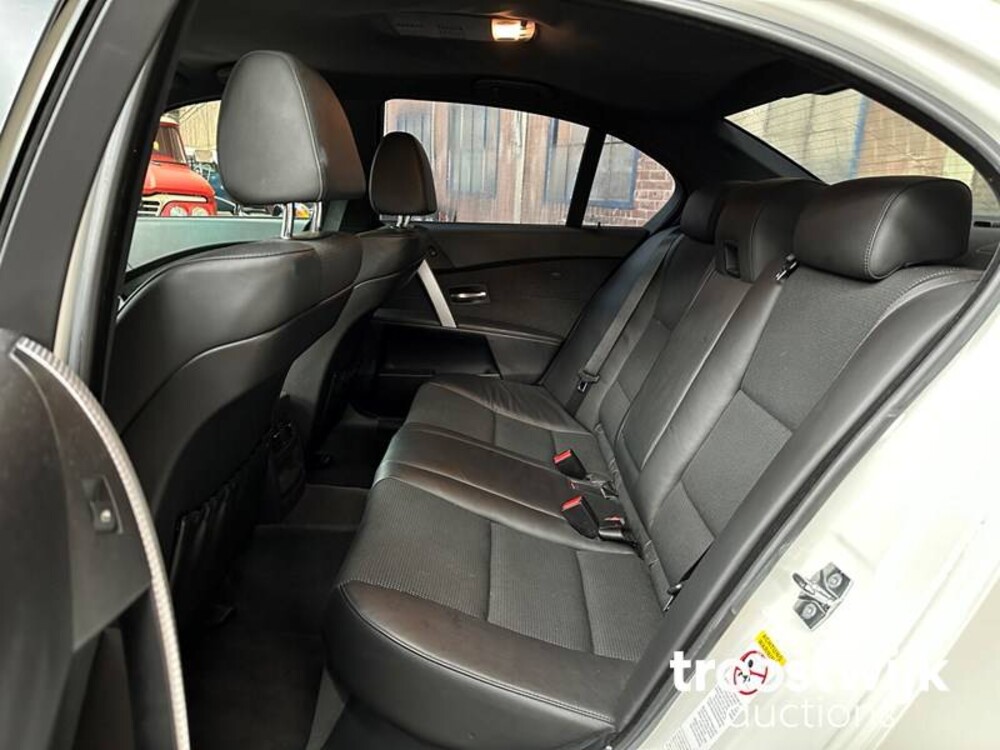 BMW 530i M-sport E60 High Executive  231hp 2005 -Youngtimer-