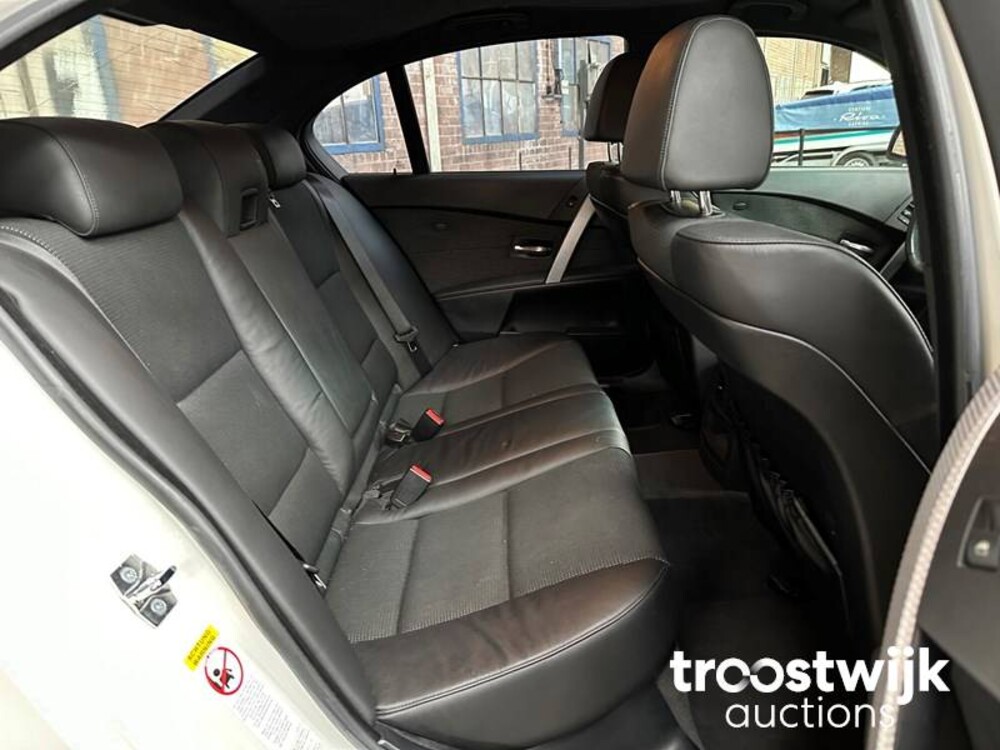 BMW 530i M-sport E60 High Executive  231hp 2005 -Youngtimer-