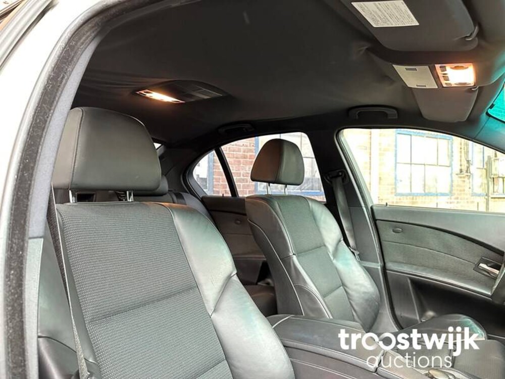 BMW 530i M-sport E60 High Executive  231hp 2005 -Youngtimer-