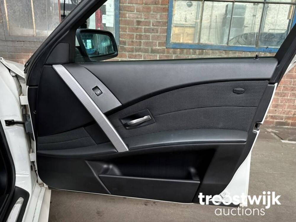 BMW 530i M-sport E60 High Executive  231hp 2005 -Youngtimer-