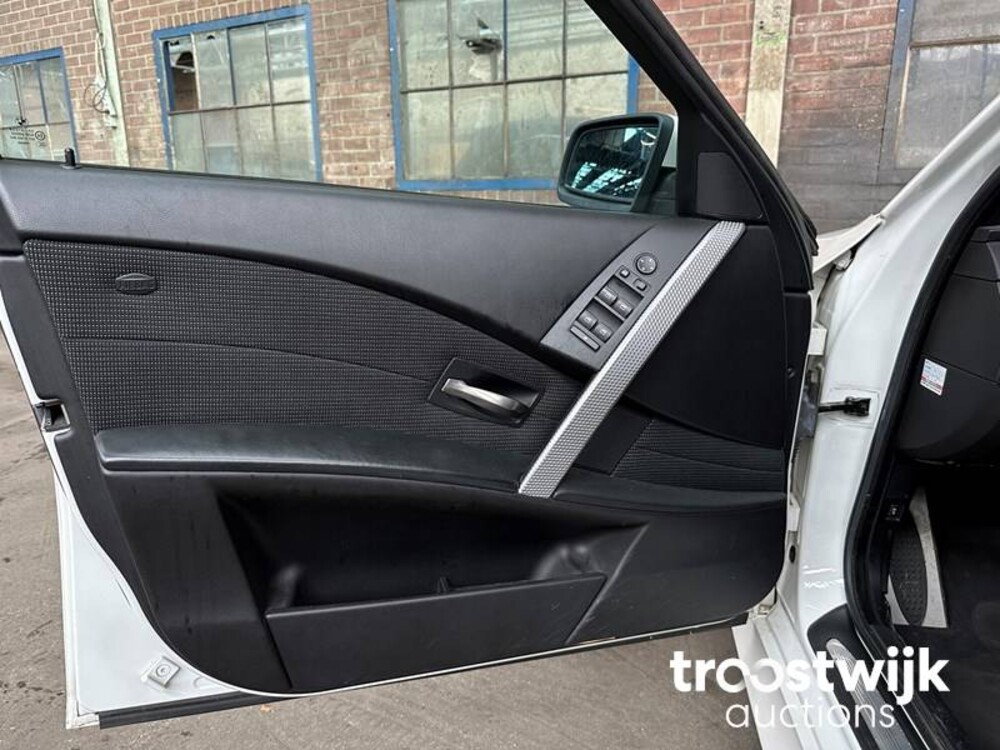 BMW 530i M-sport E60 High Executive  231hp 2005 -Youngtimer-