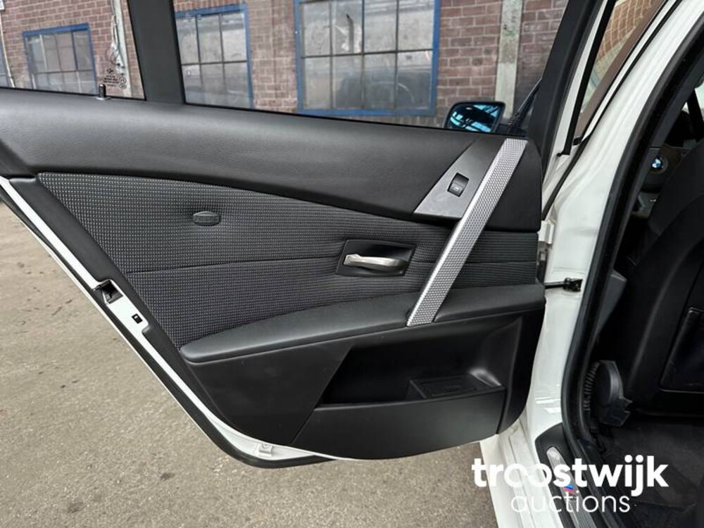 BMW 530i M-sport E60 High Executive  231hp 2005 -Youngtimer-