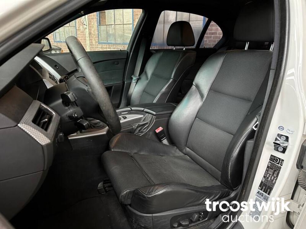 BMW 530i M-sport E60 High Executive  231hp 2005 -Youngtimer-