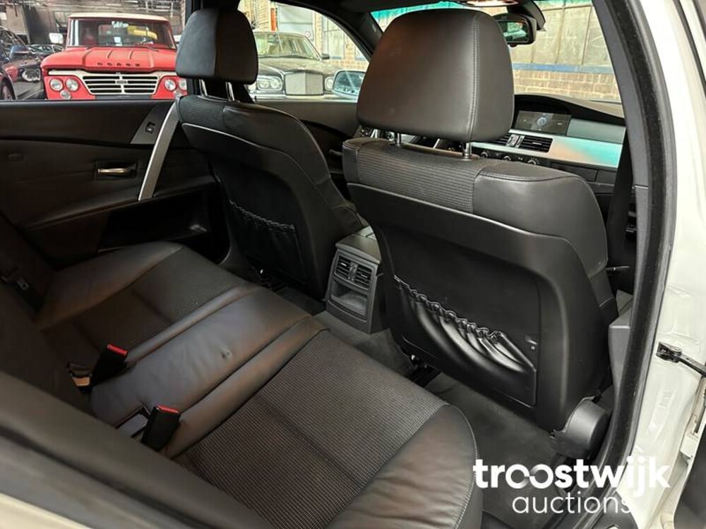 BMW 530i M-sport E60 High Executive  231hp 2005 -Youngtimer-