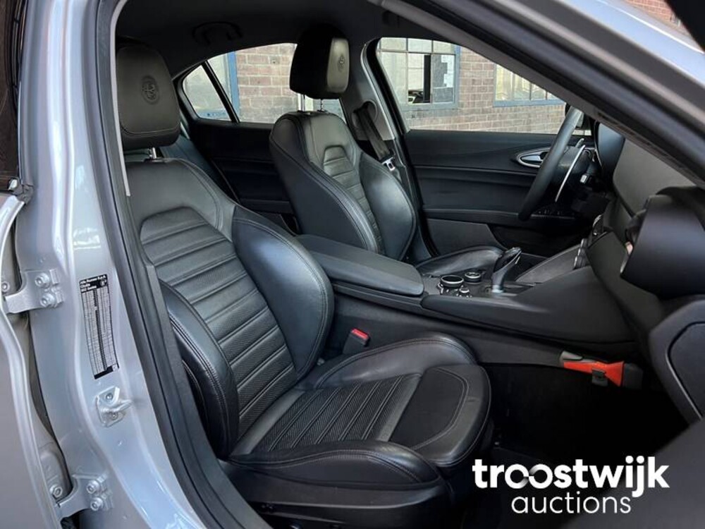 Alfa Romeo Giulia 2.0 T Super 200PS 2019 -Orig. NL-, XN-621-P