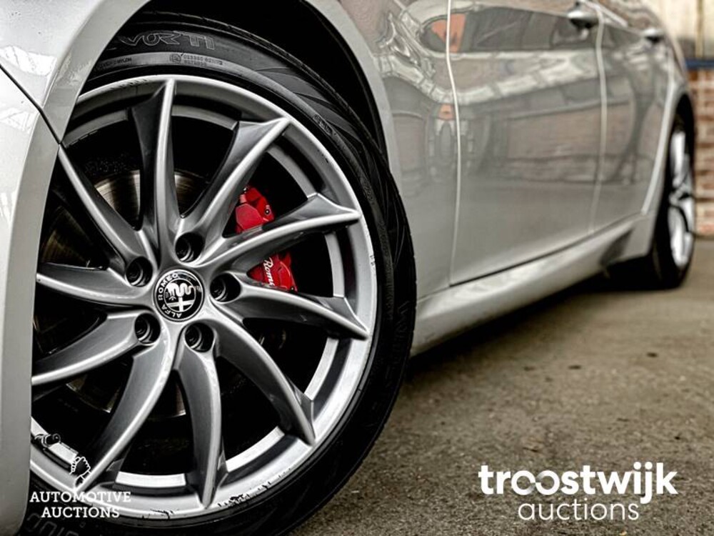 Alfa Romeo Giulia 2.0 T Super 200PS 2019 -Orig. NL-, XN-621-P