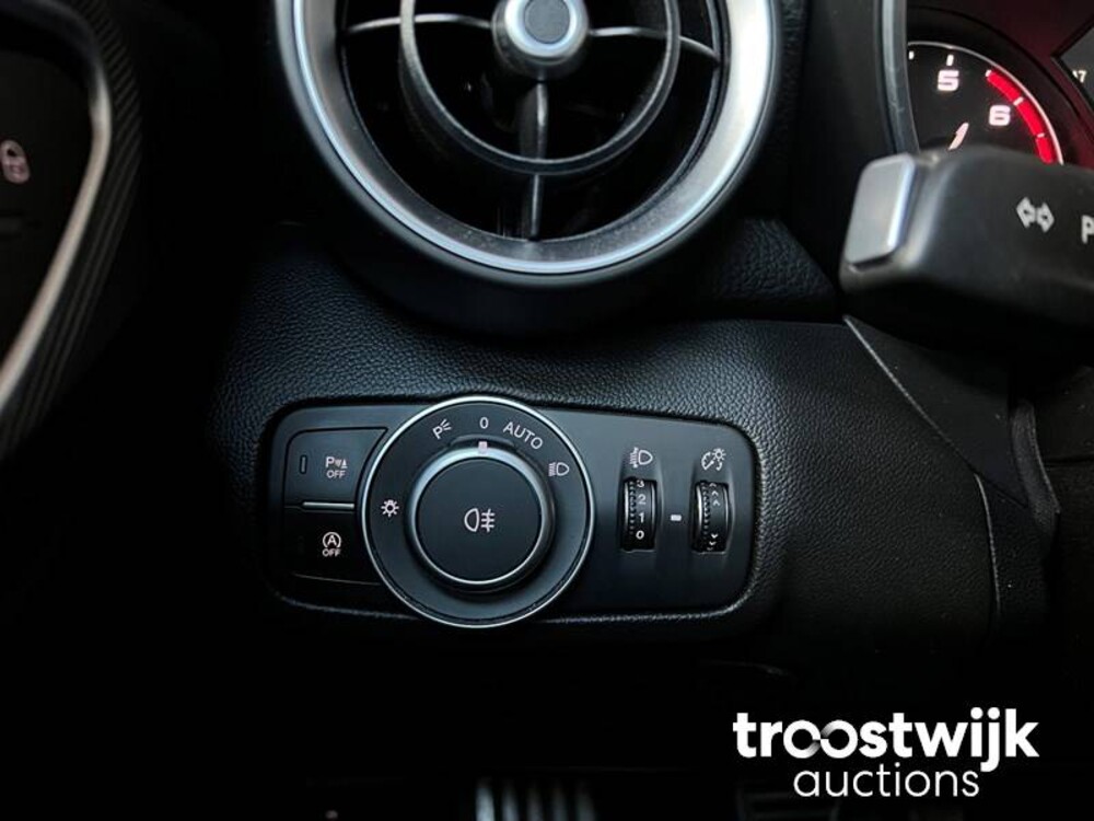 Alfa Romeo Giulia 2.0 T Super 200PS 2019 -Orig. NL-, XN-621-P