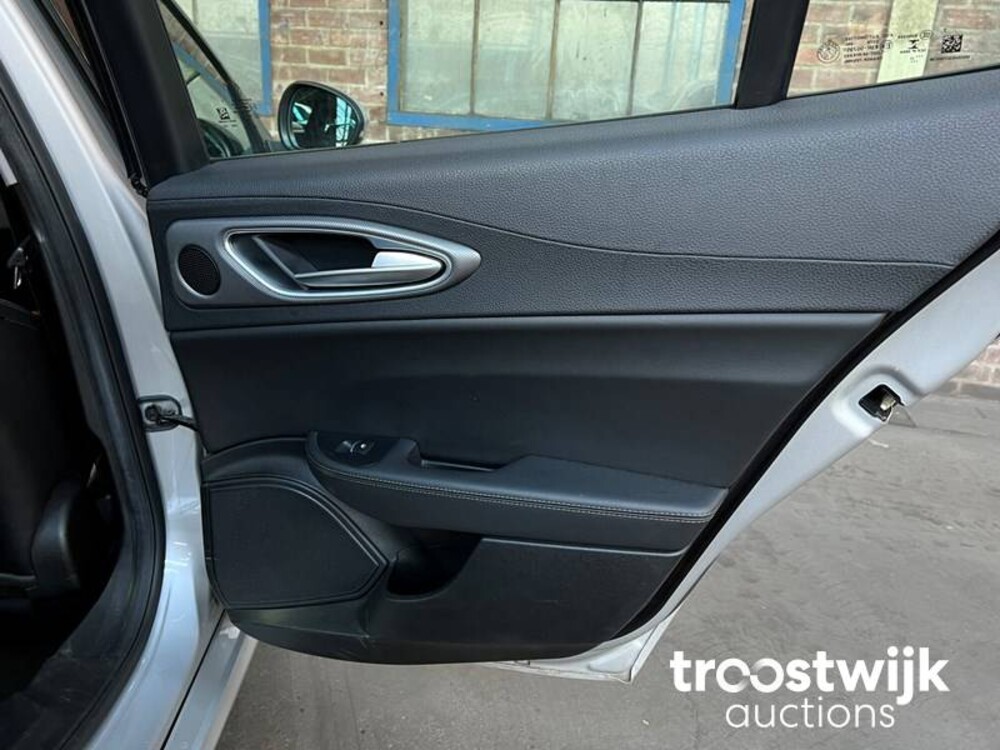 Alfa Romeo Giulia 2.0 T Super 200PS 2019 -Orig. NL-, XN-621-P