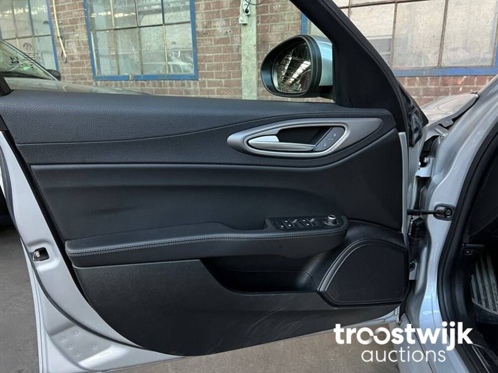 Alfa Romeo Giulia 2.0 T Super 200PS 2019 -Orig. NL-, XN-621-P