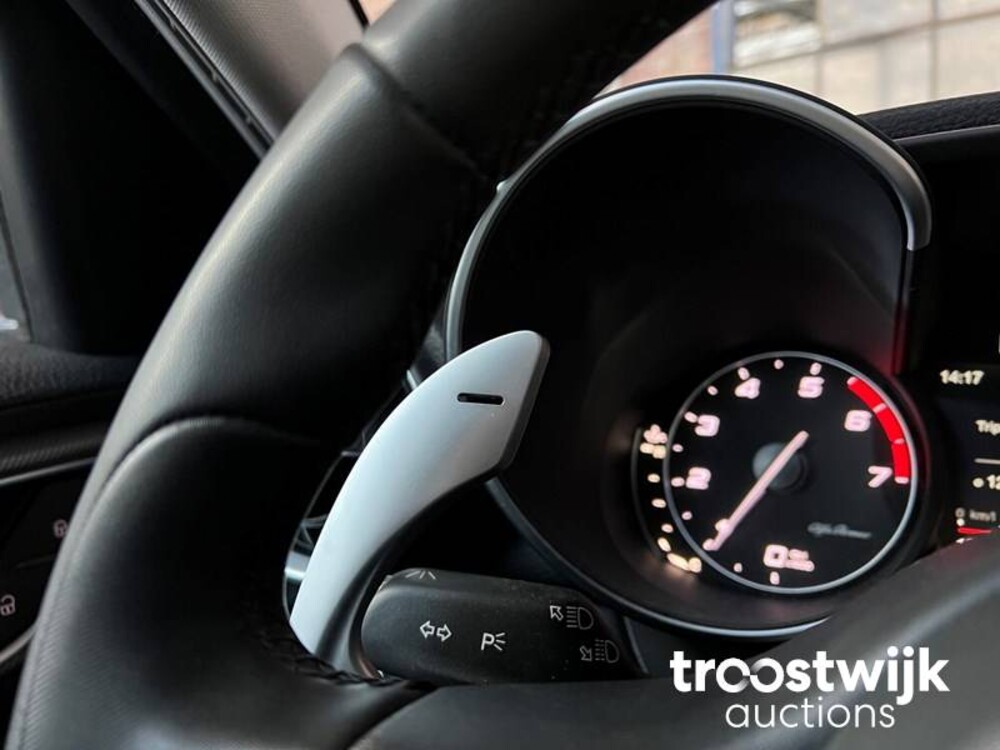 Alfa Romeo Giulia 2.0 T Super 200PS 2019 -Orig. NL-, XN-621-P