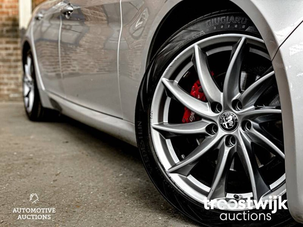 Alfa Romeo Giulia 2.0 T Super 200PS 2019 -Orig. NL-, XN-621-P