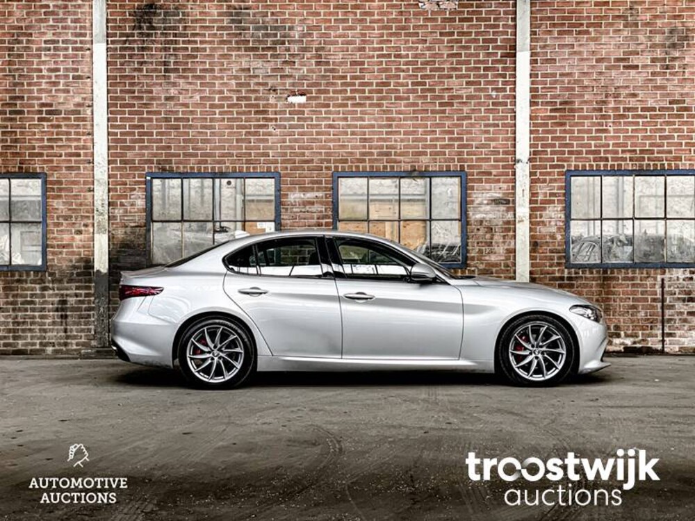 Alfa Romeo Giulia 2.0 T Super 200PS 2019 -Orig. NL-, XN-621-P