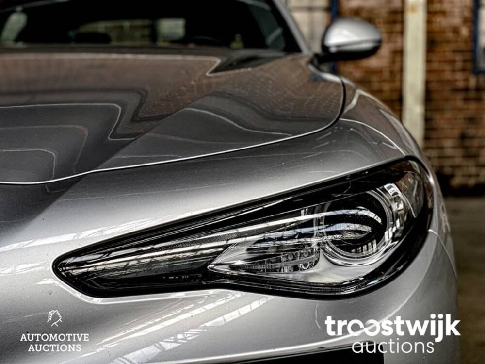 Alfa Romeo Giulia 2.0 T Super 200PS 2019 -Orig. NL-, XN-621-P