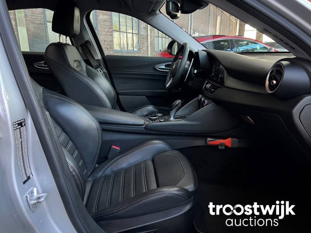 Alfa Romeo Giulia 2.0 T Super 200PS 2019 -Orig. NL-, XN-621-P