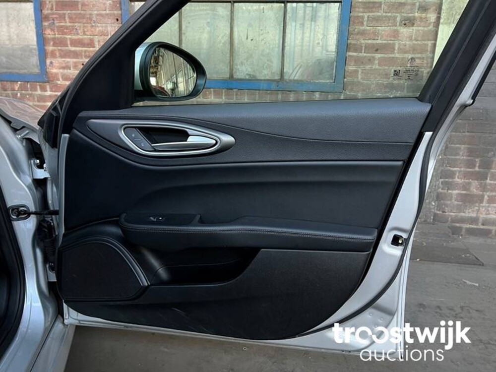 Alfa Romeo Giulia 2.0 T Super 200PS 2019 -Orig. NL-, XN-621-P