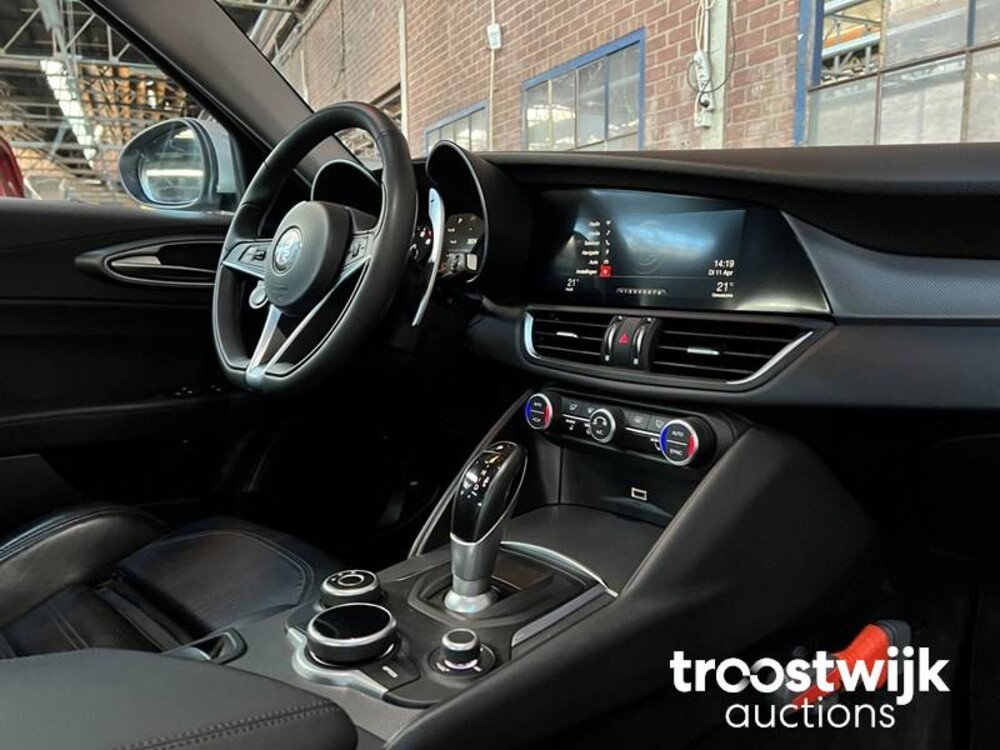 Alfa Romeo Giulia 2.0 T Super 200PS 2019 -Orig. NL-, XN-621-P