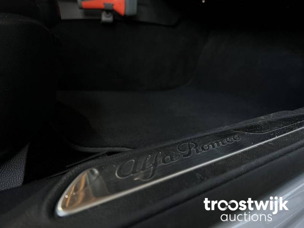 Alfa Romeo Giulia 2.0 T Super 200PS 2019 -Orig. NL-, XN-621-P