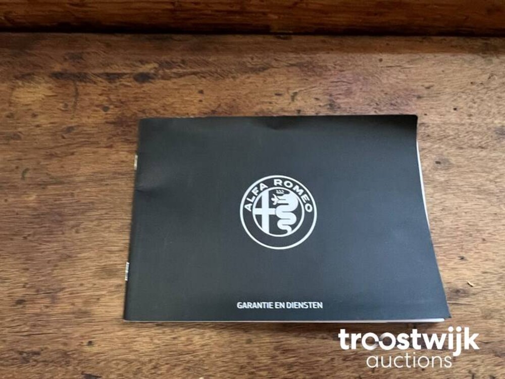 Alfa Romeo Giulia 2.0 T Super 200PS 2019 -Orig. NL-, XN-621-P