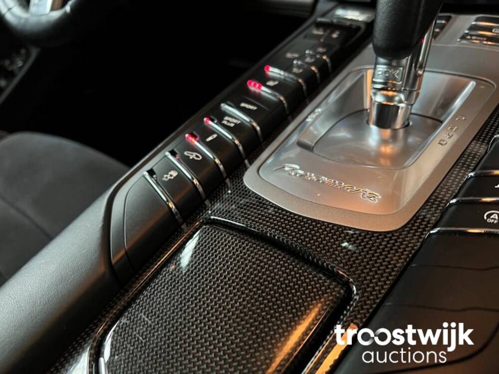 Porsche Panamera GTS 4.8 V8 430 PS 2012 SportChrono, PP-403-P