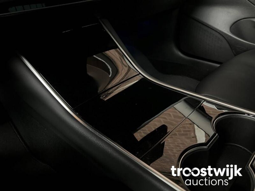 Tesla Model 3 Plus Standard RWD 238PS 2020, L-477-KG