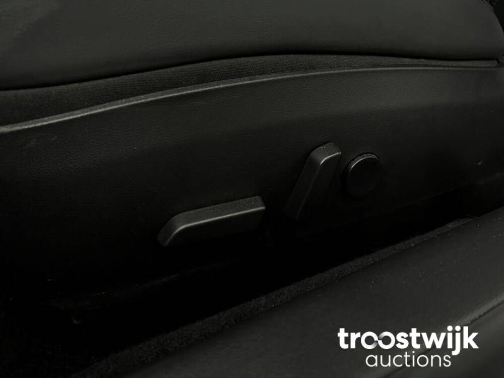 Tesla Model 3 Plus Standard RWD 238PS 2020, L-477-KG