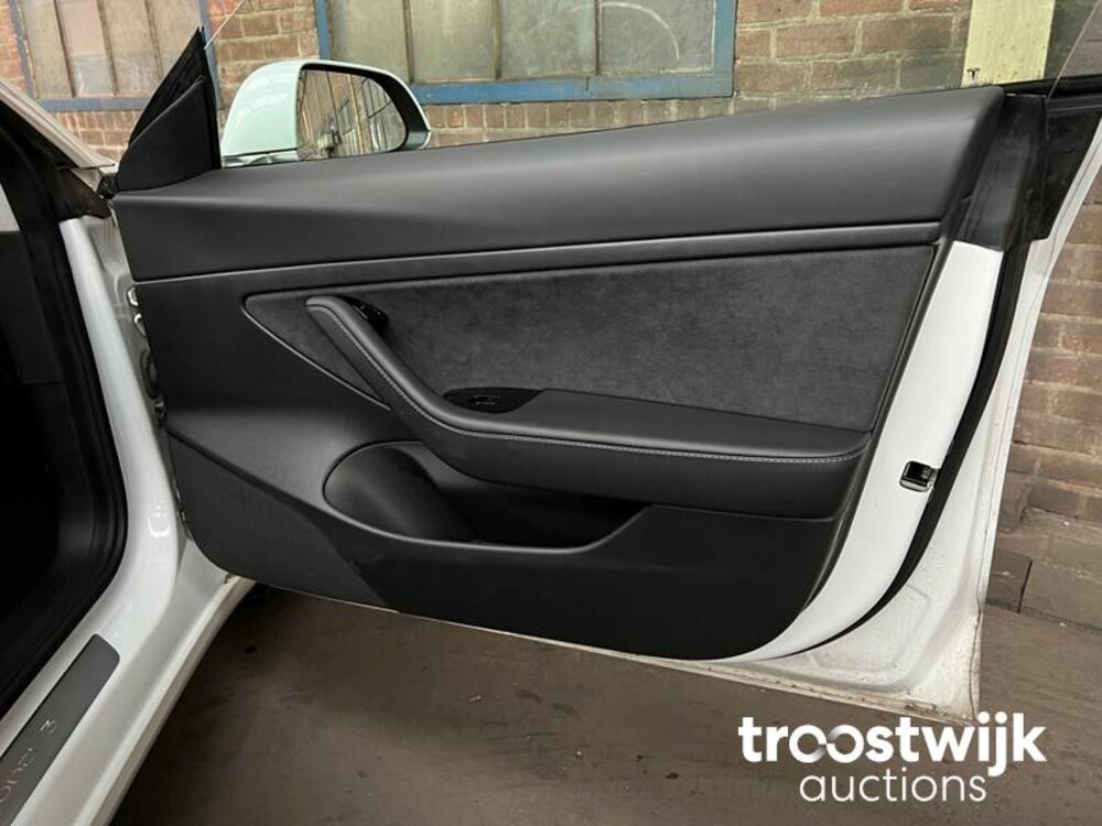 Tesla Model 3 Plus Standard RWD 238PS 2020, L-477-KG