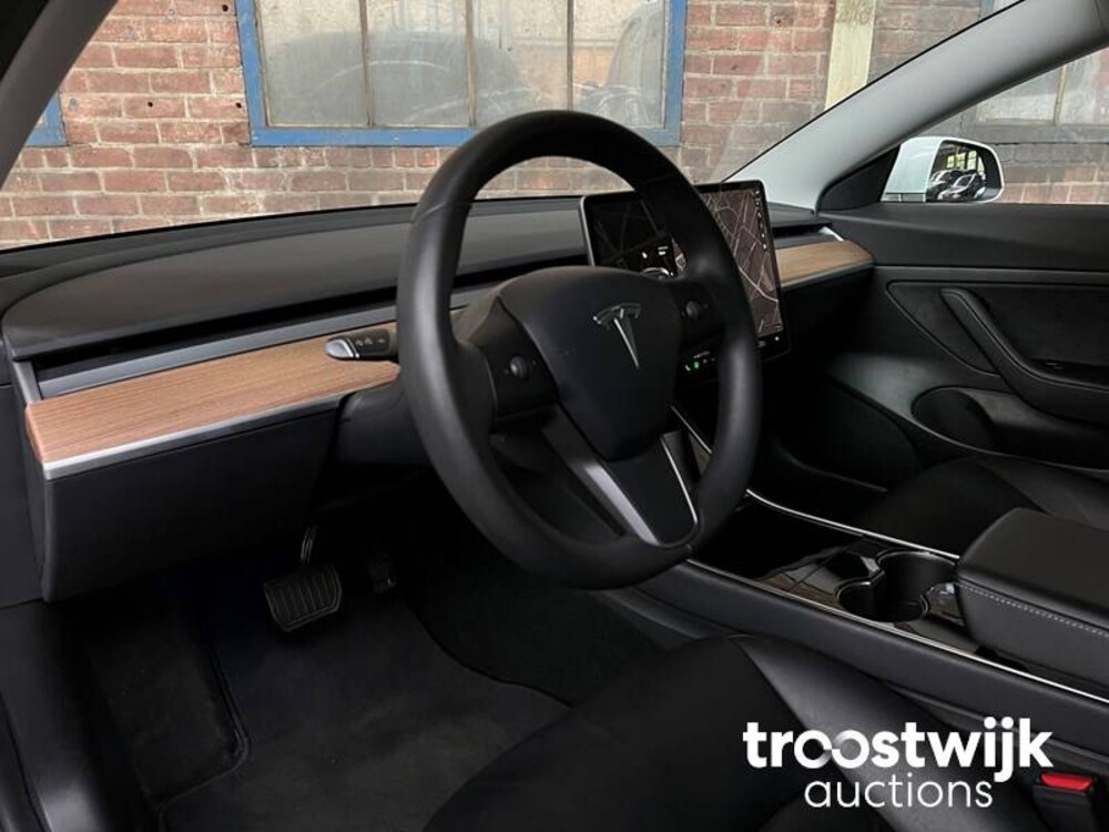 Tesla Model 3 Plus Standard RWD 238PS 2020, L-477-KG