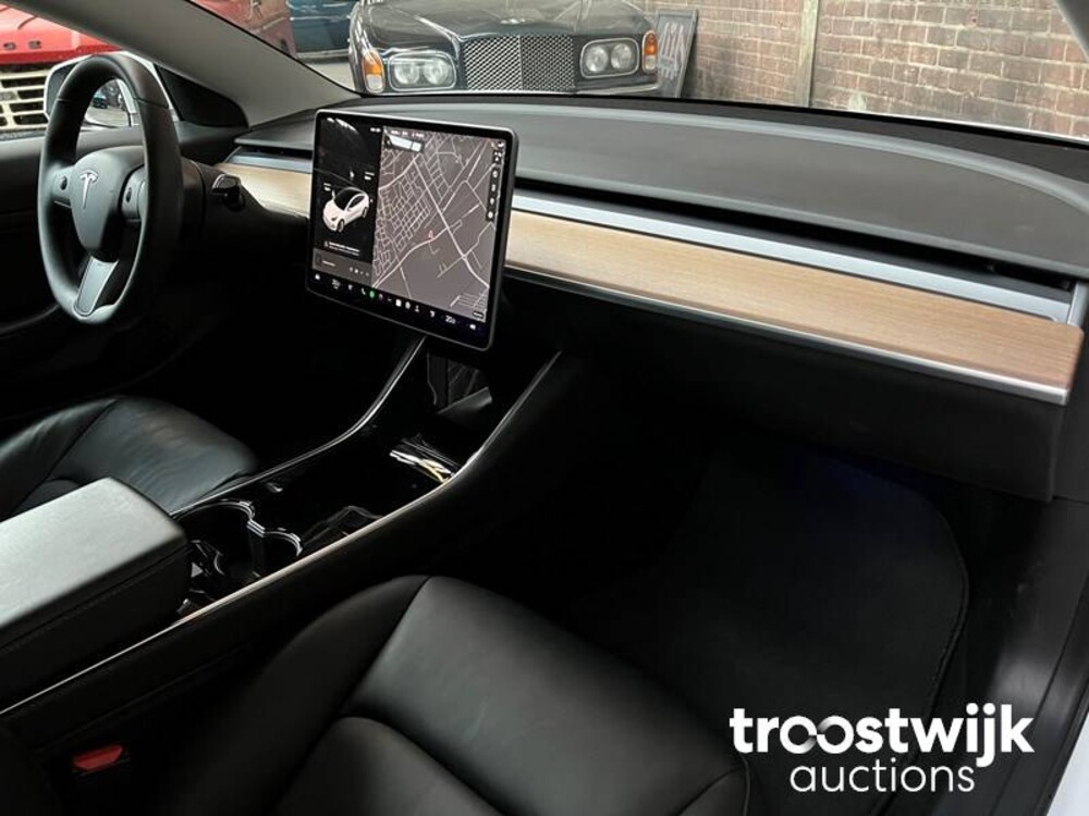 Tesla Model 3 Plus Standard RWD 238PS 2020, L-477-KG