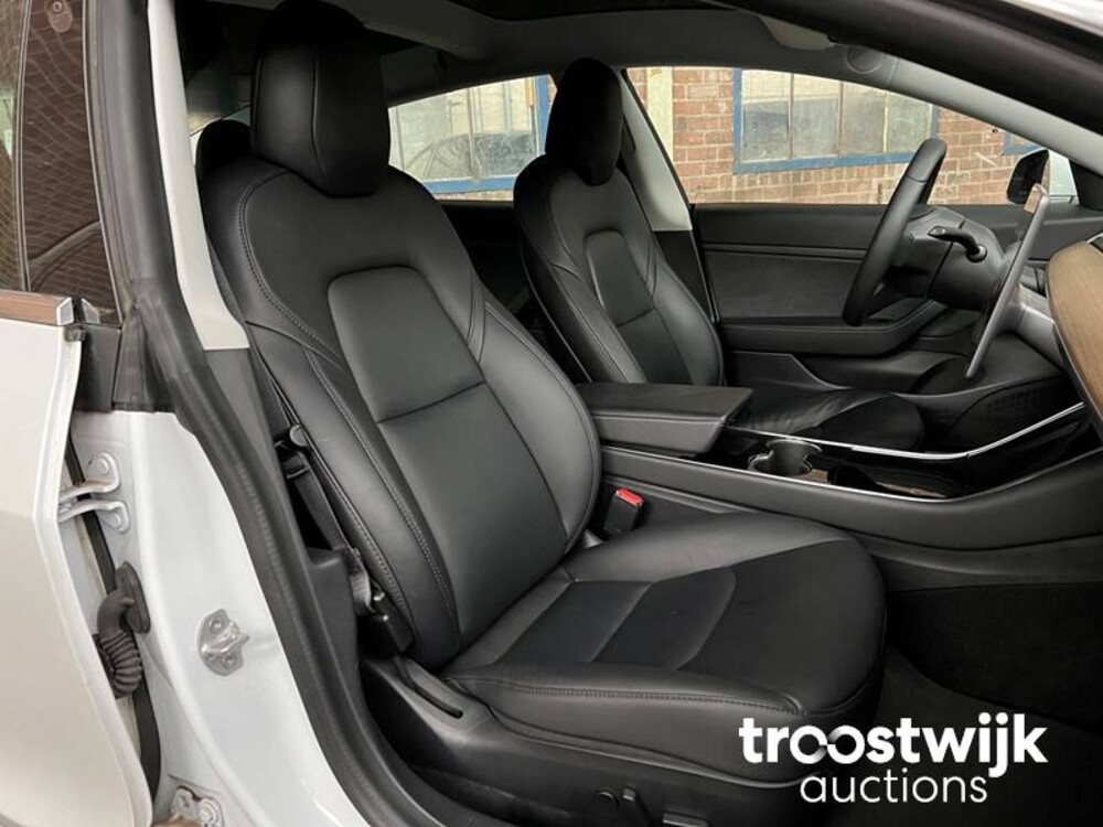 Tesla Model 3 Plus Standard RWD 238PS 2020, L-477-KG