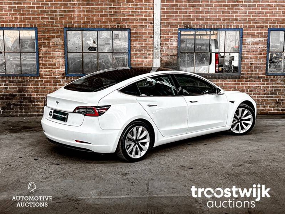 Tesla Model 3 Plus Standard RWD 238PS 2020, L-477-KG
