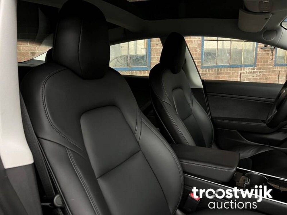 Tesla Model 3 Plus Standard RWD 238PS 2020, L-477-KG
