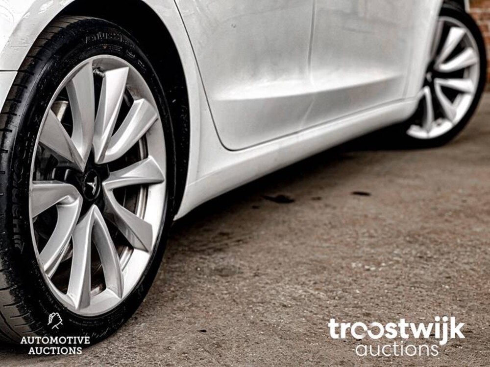 Tesla Model 3 Plus Standard RWD 238PS 2020, L-477-KG