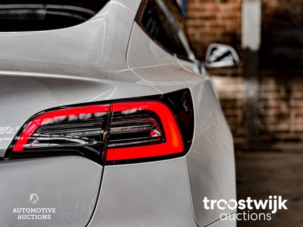 Tesla Model 3 Plus Standard RWD 238PS 2020, L-477-KG