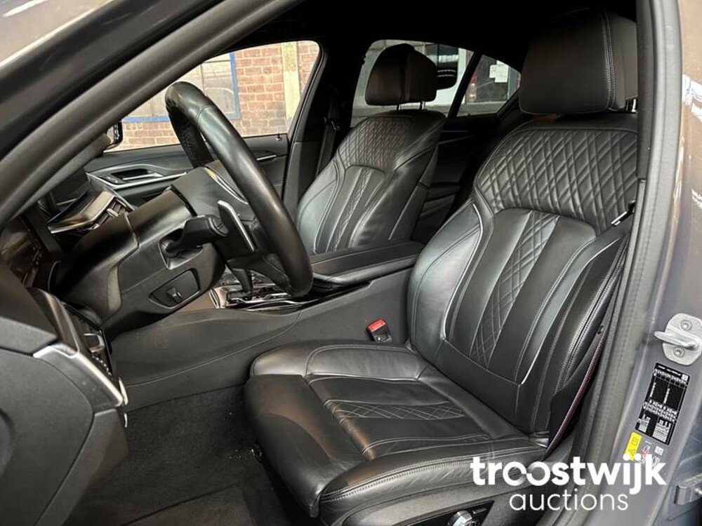 BMW 520e M-Sport Business Edition Plus 204PS 2022 -Orig. NL-, N-654-UK Herstellergarantie