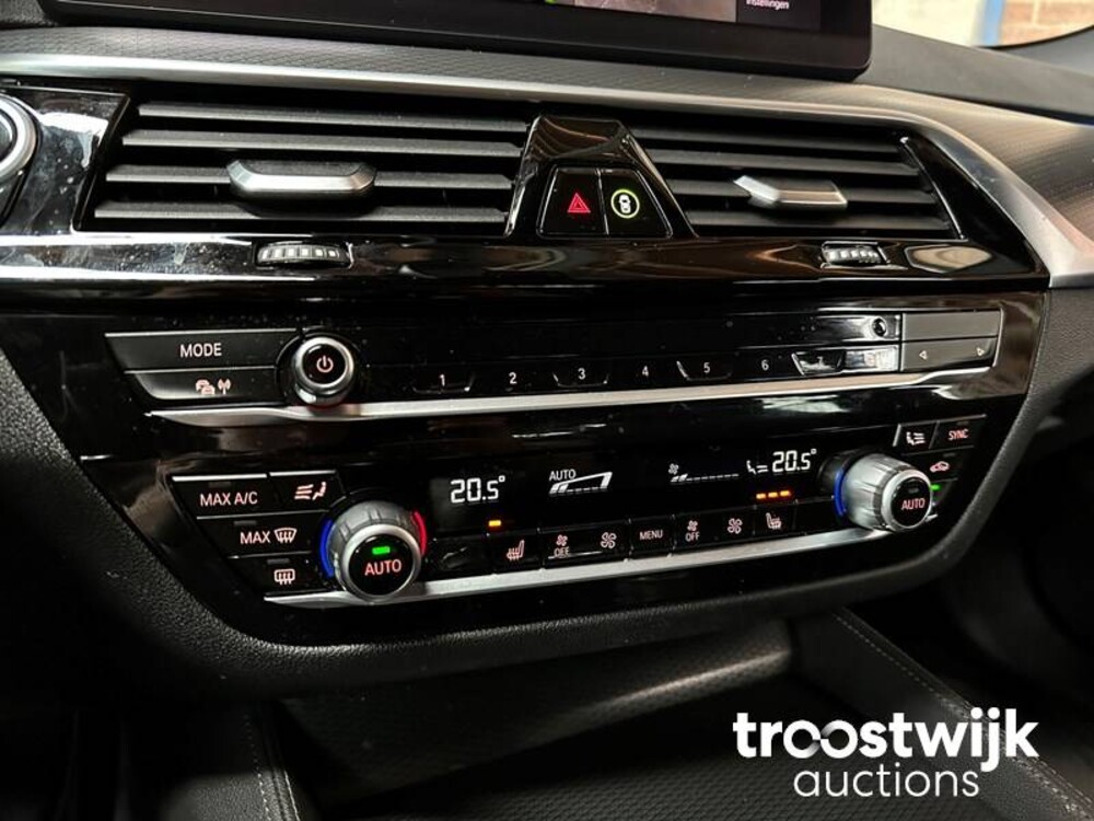 BMW 520e M-Sport Business Edition Plus 204PS 2022 -Orig. NL-, N-654-UK Herstellergarantie