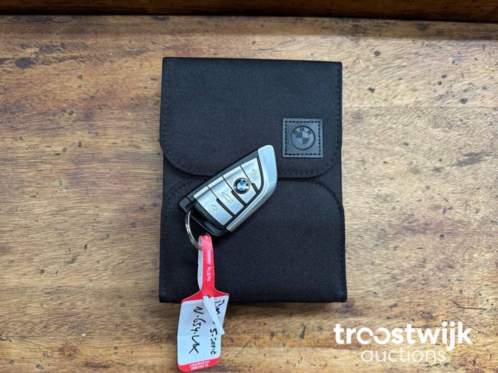 BMW 520e M-Sport Business Edition Plus 204PS 2022 -Orig. NL-, N-654-UK Herstellergarantie