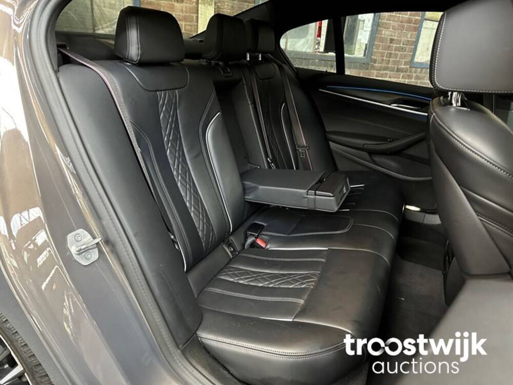 BMW 520e M-Sport Business Edition Plus 204PS 2022 -Orig. NL-, N-654-UK Herstellergarantie