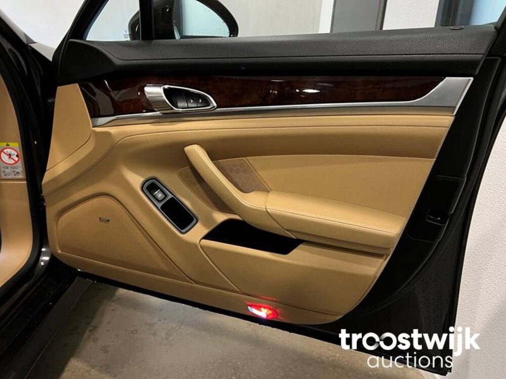 Porsche Panamera 3.6 Platinum Edition SportChrono 299pk 2013, L-185-HT